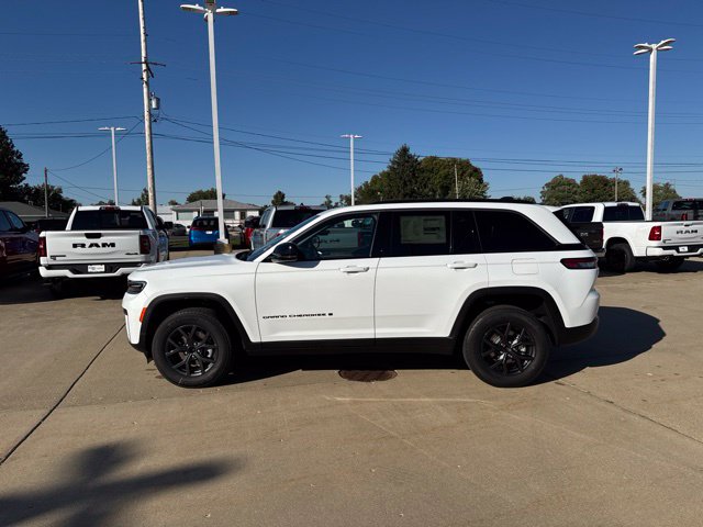 New 2027 Jeep Grand Cherokee 2 Row LAREDO 4X4 Sport Utility