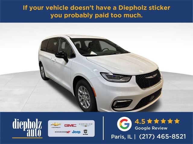 2026 Chrysler Pacifica Select's photo