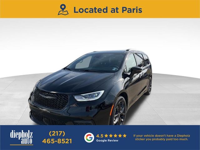 2026 Chrysler Pacifica Select's photo