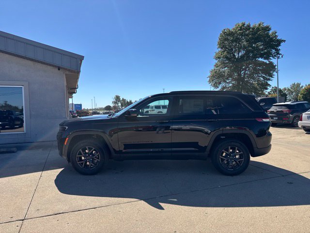 New 2027 Jeep Grand Cherokee 2 Row LAREDO 4X4 Sport Utility