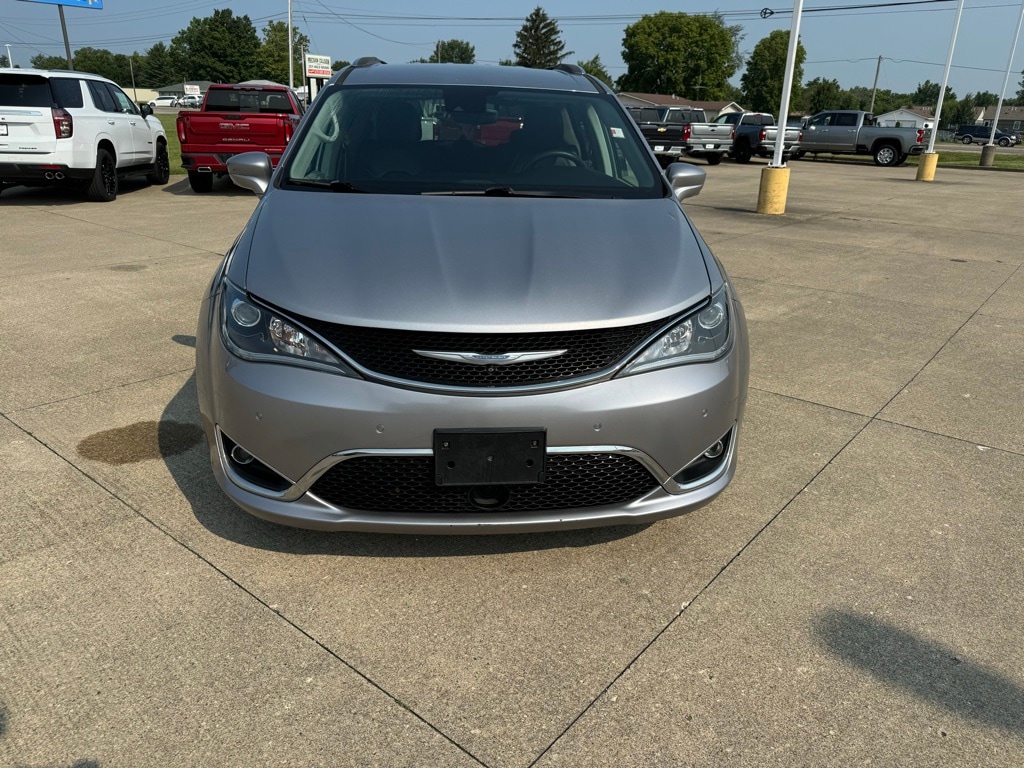 Used 2018 Chrysler Pacifica Touring L with VIN 2C4RC1BG9JR233476 for sale in Paris, IL