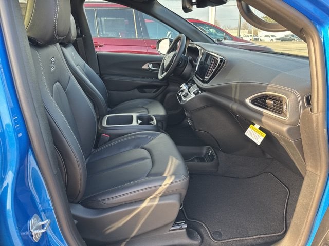 2026 Chrysler Pacifica Select - Photo 25