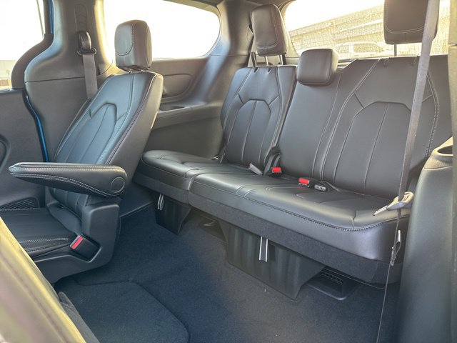 2026 Chrysler Pacifica Select - Photo 20
