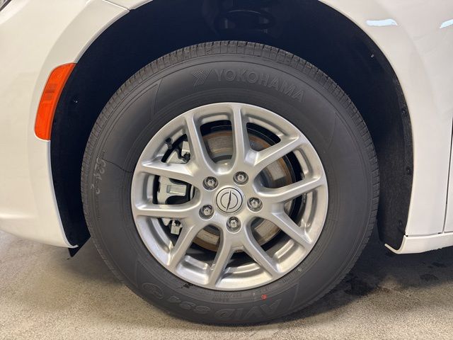 2026 Chrysler Pacifica Select - Photo 12