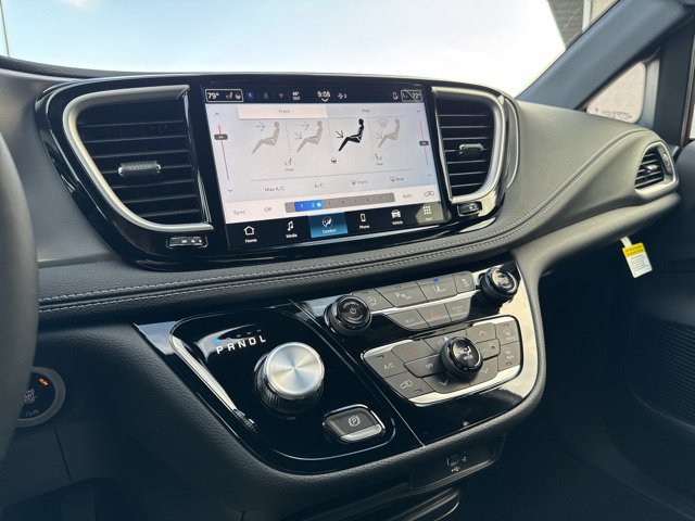 2026 Chrysler Pacifica Select - Photo 18