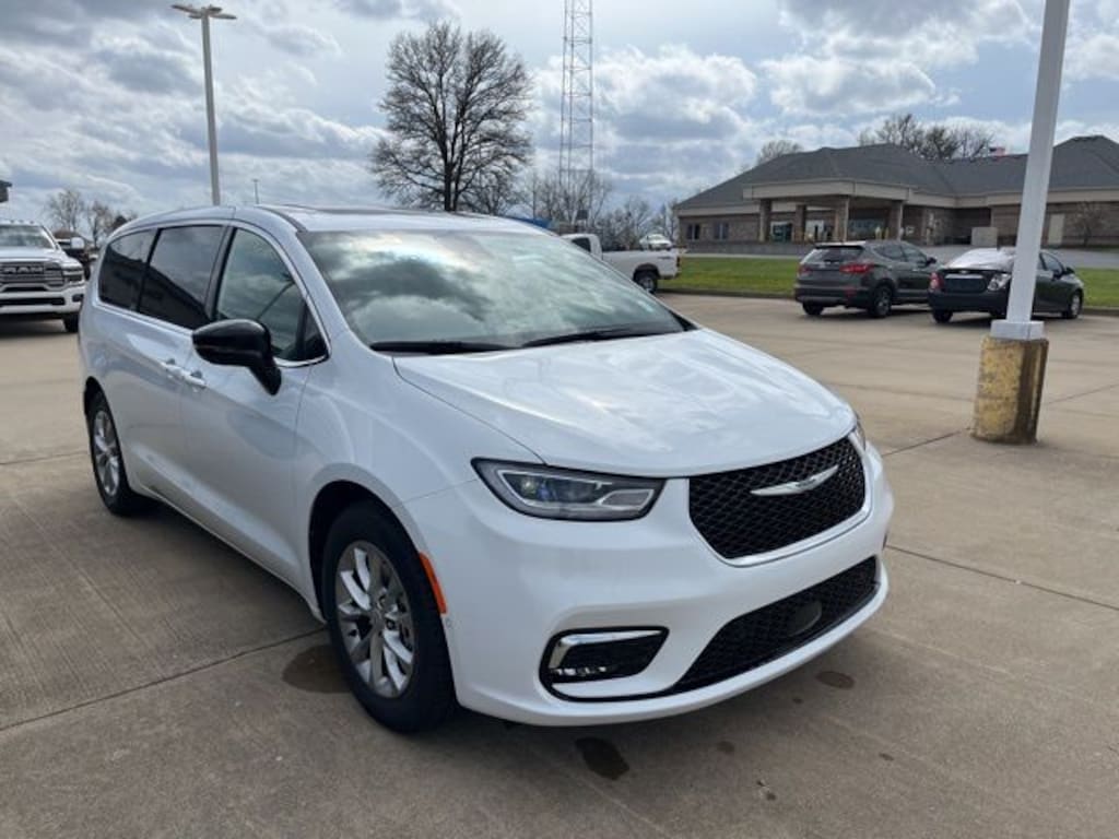New 2026 Chrysler Pacifica LIMITED Passenger Van