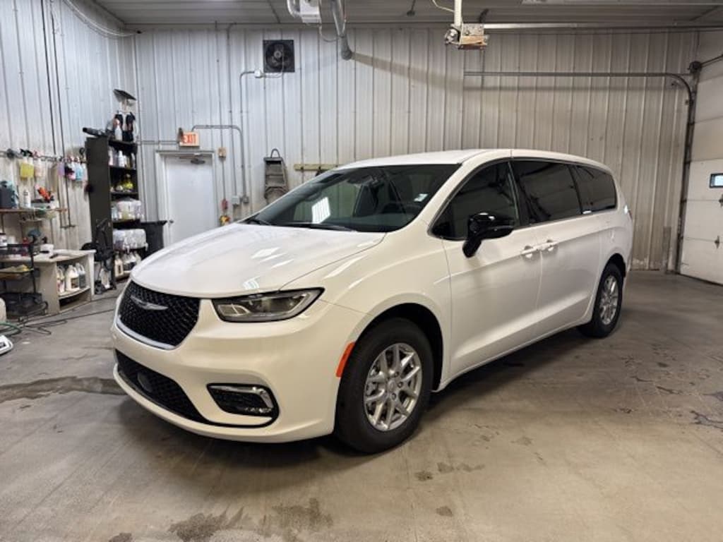 New 2026 Chrysler Pacifica SELECT Passenger Van