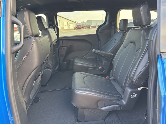 2026 Chrysler Pacifica Select - Photo 19