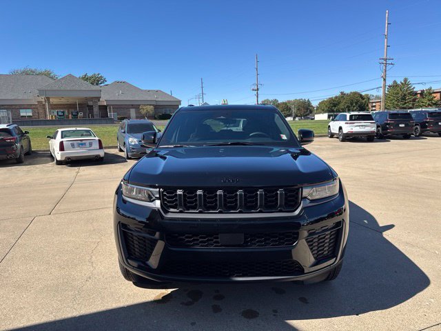 New 2027 Jeep Grand Cherokee 2 Row LAREDO 4X4 Sport Utility