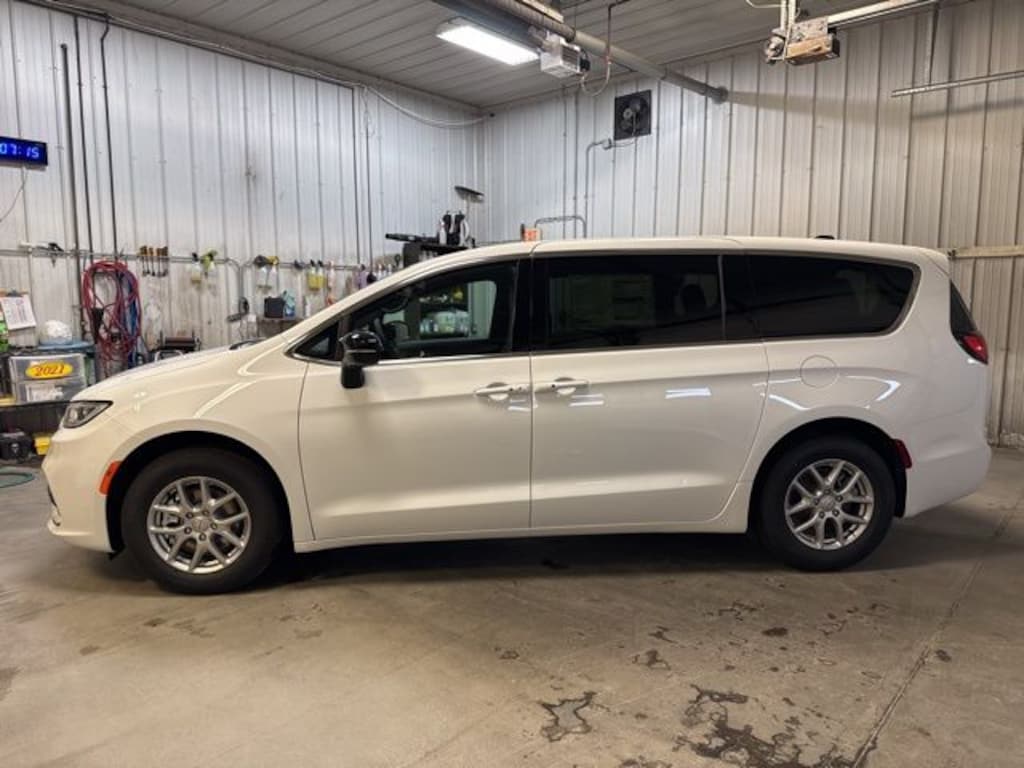 New 2026 Chrysler Pacifica SELECT Passenger Van