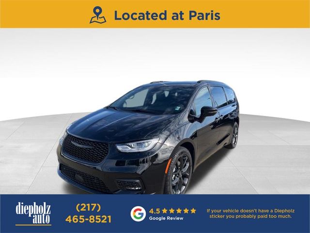 2026 Chrysler Pacifica Select's photo