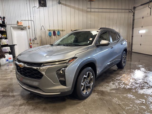 2025 Chevrolet Trax LT photo 3