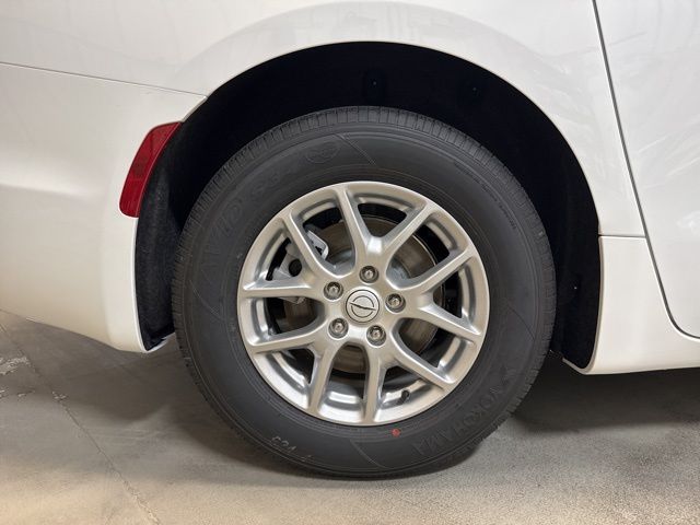 2026 Chrysler Pacifica Select - Photo 10