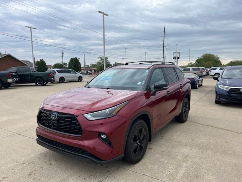 Used 2024 Toyota Highlander Hybrid XLE SUV