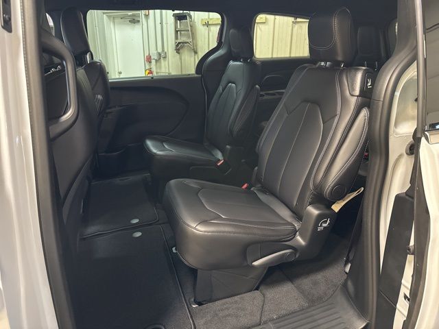 2026 Chrysler Pacifica Select - Photo 20
