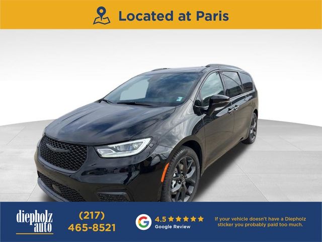 2026 Chrysler Pacifica Select's photo