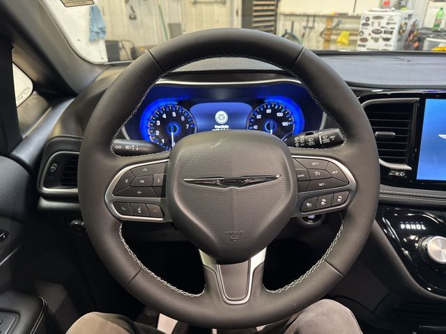 2026 Chrysler Pacifica Select - Photo 15