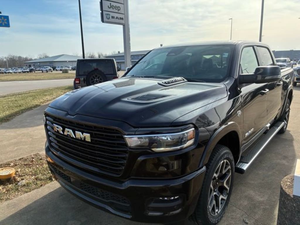New 2026 Ram 1500 LARAMIE CREW CAB 4X4 5'7 BOX Pickup