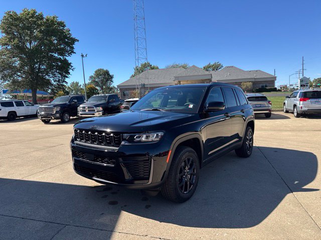 New 2027 Jeep Grand Cherokee 2 Row LAREDO 4X4 Sport Utility