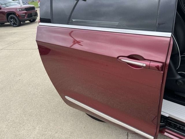 2022 Chrysler Pacifica Hybrid Limited - Photo 19