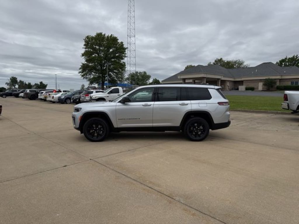 New 2026 Jeep Grand Cherokee L LAREDO ALTITUDE 4X4 Sport Utility