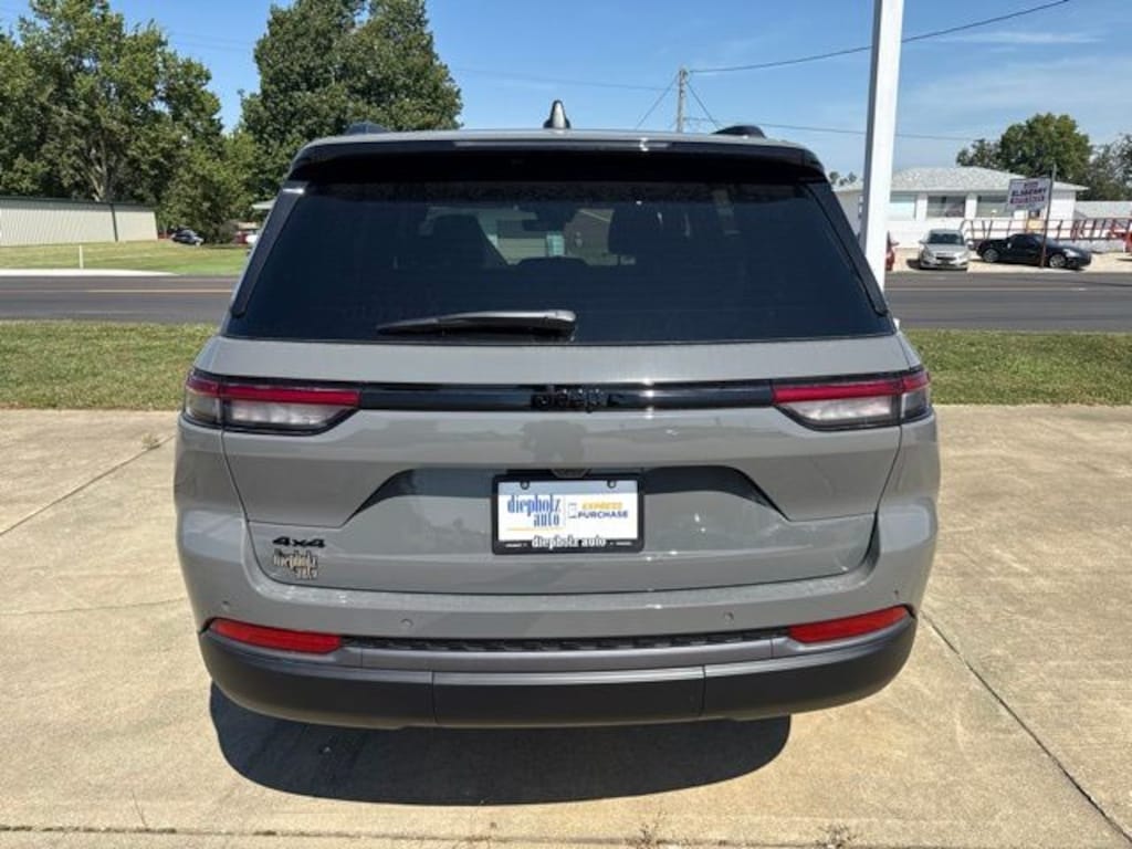 New 2027 Jeep Grand Cherokee Laredo Altitude Sport Utility