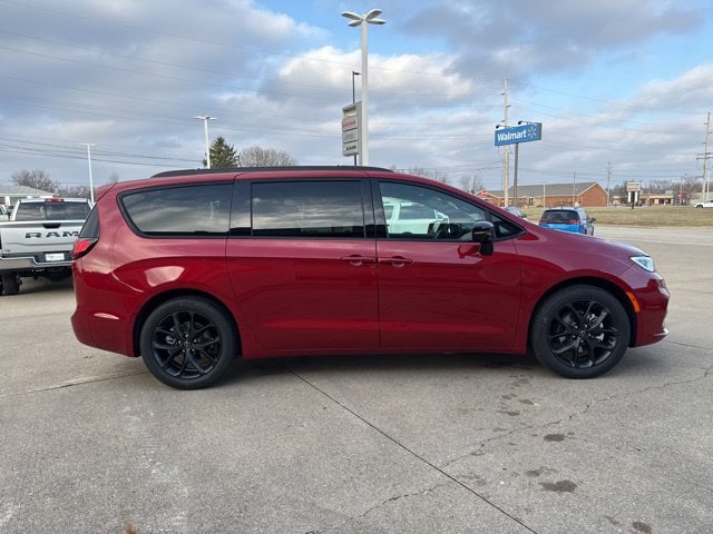 2026 Chrysler Pacifica Select - Photo 8