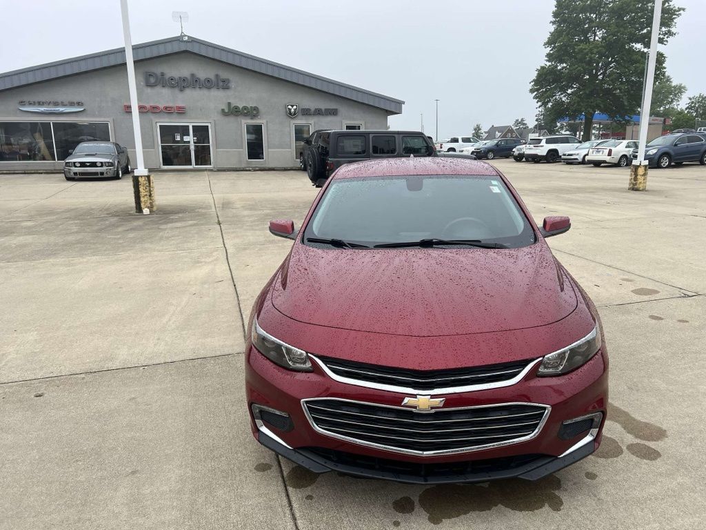 Used 2018 Chevrolet Malibu 1LT with VIN 1G1ZD5ST7JF111443 for sale in Paris, IL