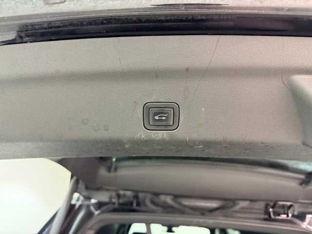2022 GMC Yukon XL SLT - Photo 8