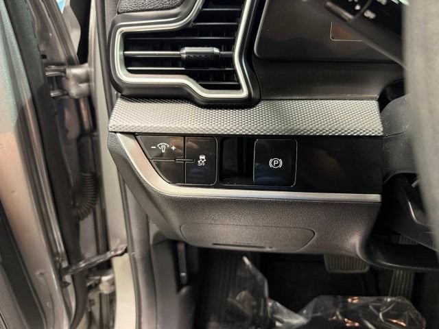 2023 Kia Sportage LX - Photo 16