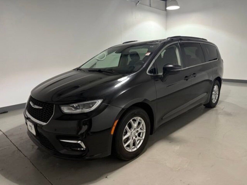 Used 2022 Chrysler Pacifica Touring L Minivan