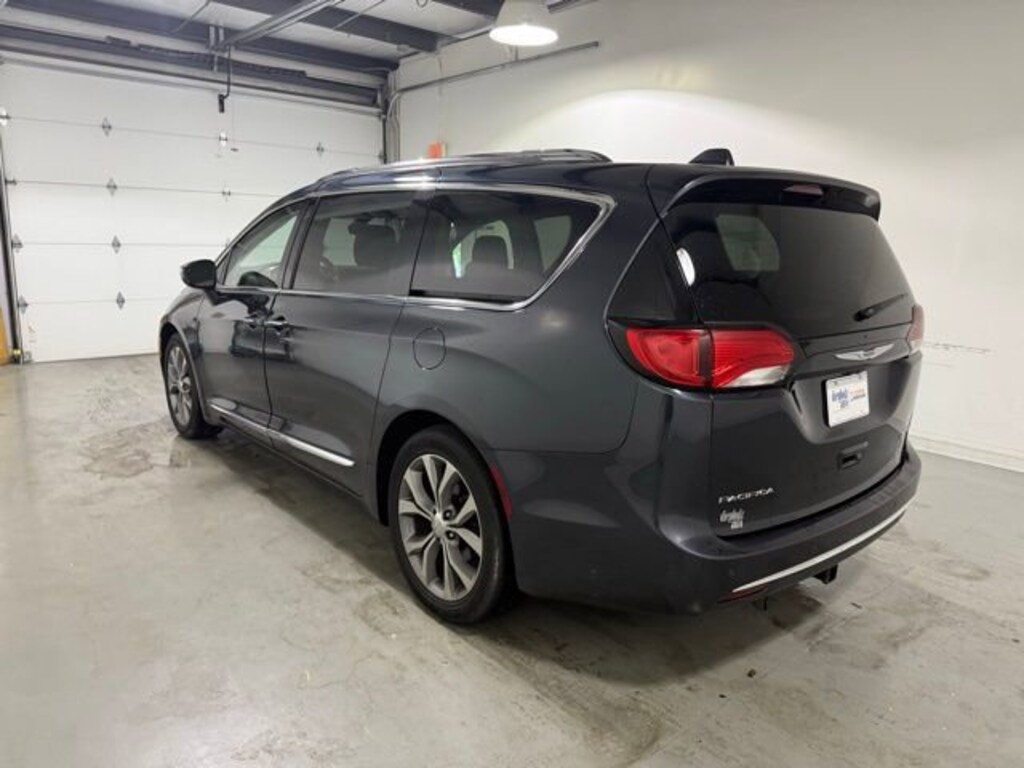 Used 2019 Chrysler Pacifica Limited