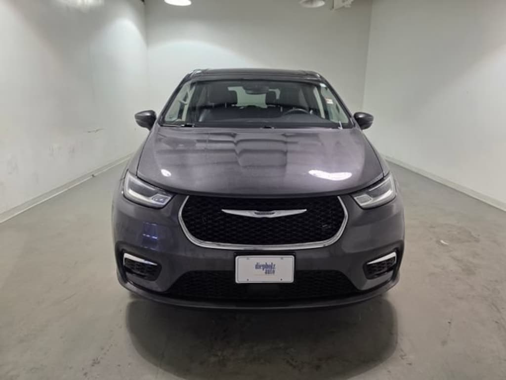 Used 2023 Chrysler Pacifica Touring L Minivan