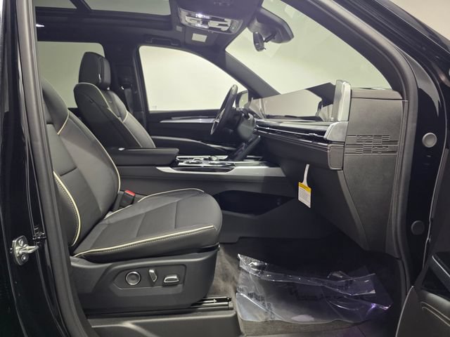 2026 Cadillac Escalade Sport - Photo 35