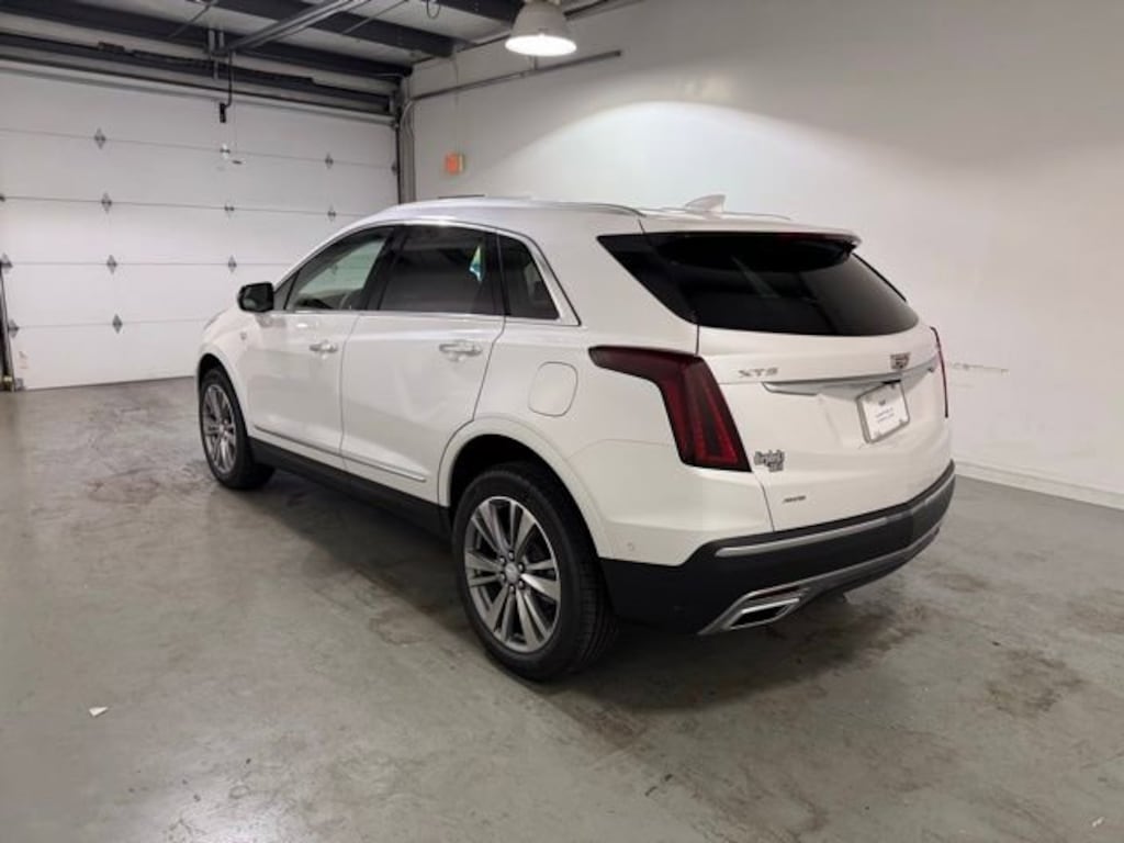 New 2025 CADILLAC XT5 Premium Luxury SUV