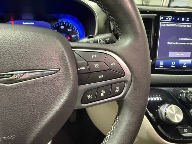 2022 Chrysler Pacifica Touring L - Photo 18