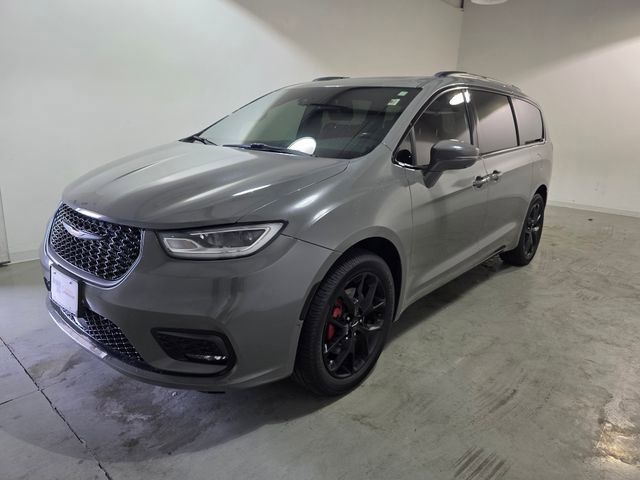 2021 Chrysler Pacifica Limited photo 3