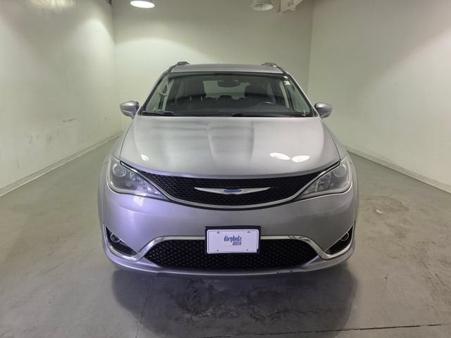 Used 2018 Chrysler Pacifica Touring L with VIN 2C4RC1BG0JR217201 for sale in Charleston, IL