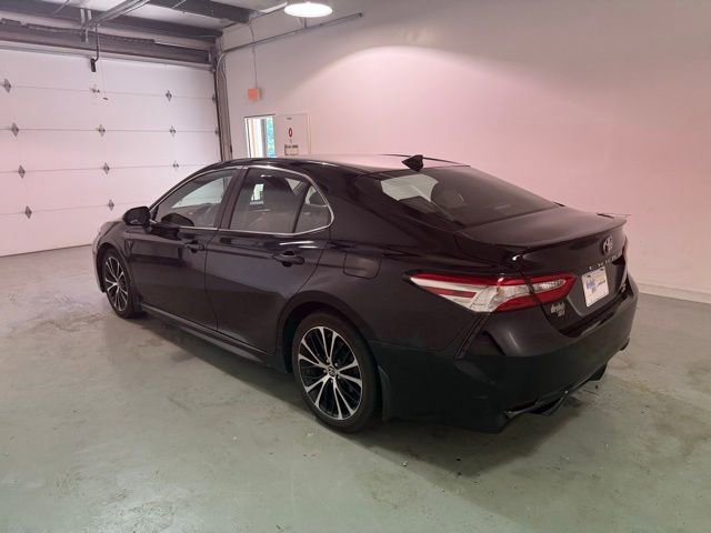 2020 Toyota Camry SE photo 4