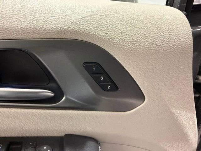 2022 Chrysler Pacifica Touring L - Photo 12