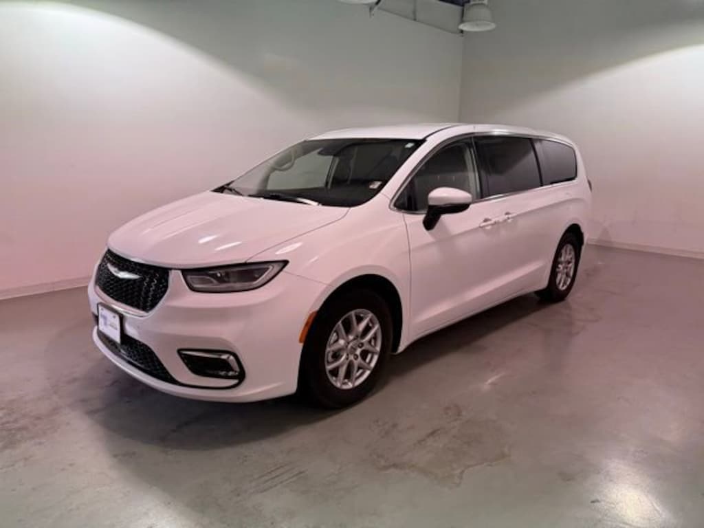 Used 2023 Chrysler Pacifica Touring L Van Passenger Van