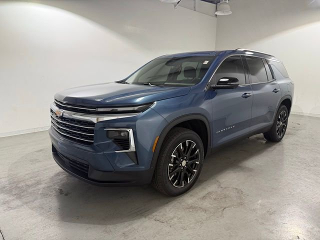 2025 Chevrolet Traverse photo 2