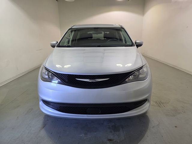 2022 Chrysler Voyager LX photo 2