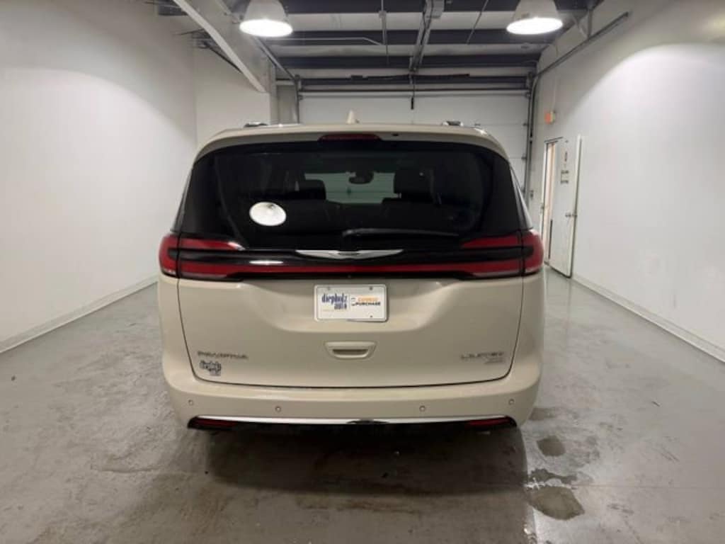 Used 2021 Chrysler Pacifica Limited Van Passenger Van