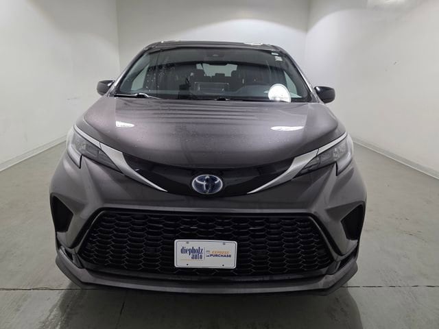 Used 2022 Toyota Sienna XSE with VIN 5TDXSKFC2NS071047 for sale in Charleston, IL