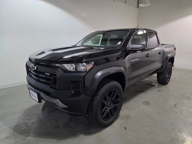 2025 Chevrolet Colorado Trail Boss photo 2