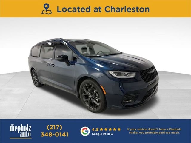 2025 Chrysler Pacifica Limited's photo