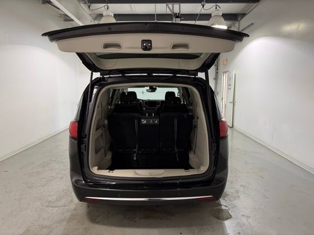 2019 Chrysler Pacifica Touring Plus photo 2