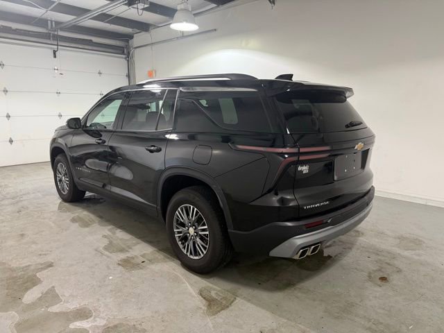2025 Chevrolet Traverse photo 3