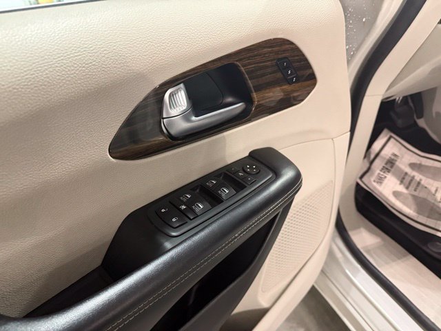 2021 Chrysler Pacifica Limited - Photo 8